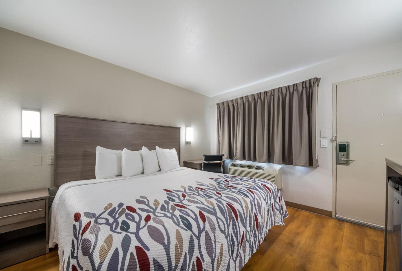 Red Roof Inn San Antonio E - Frost Bank Center 외부 사진