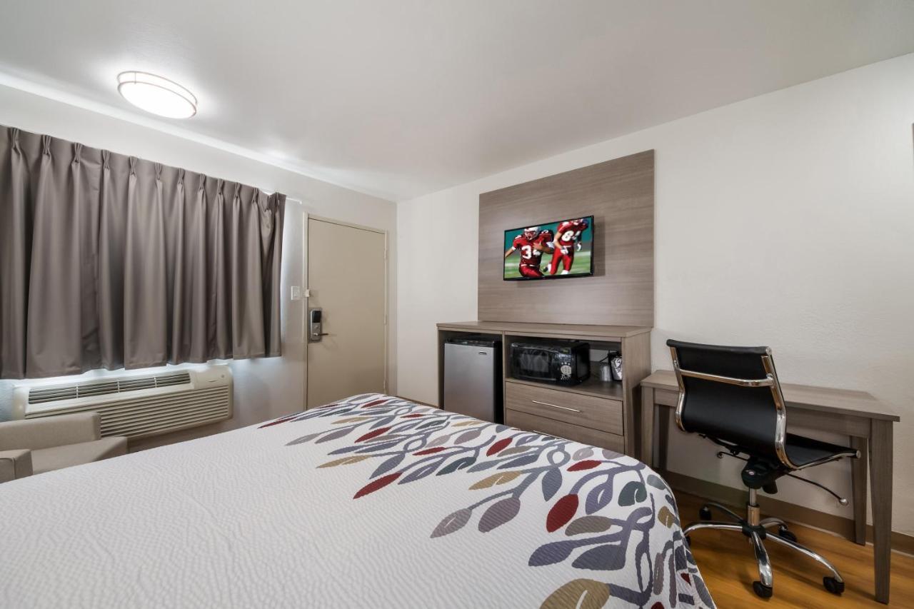Red Roof Inn San Antonio E - Frost Bank Center 외부 사진