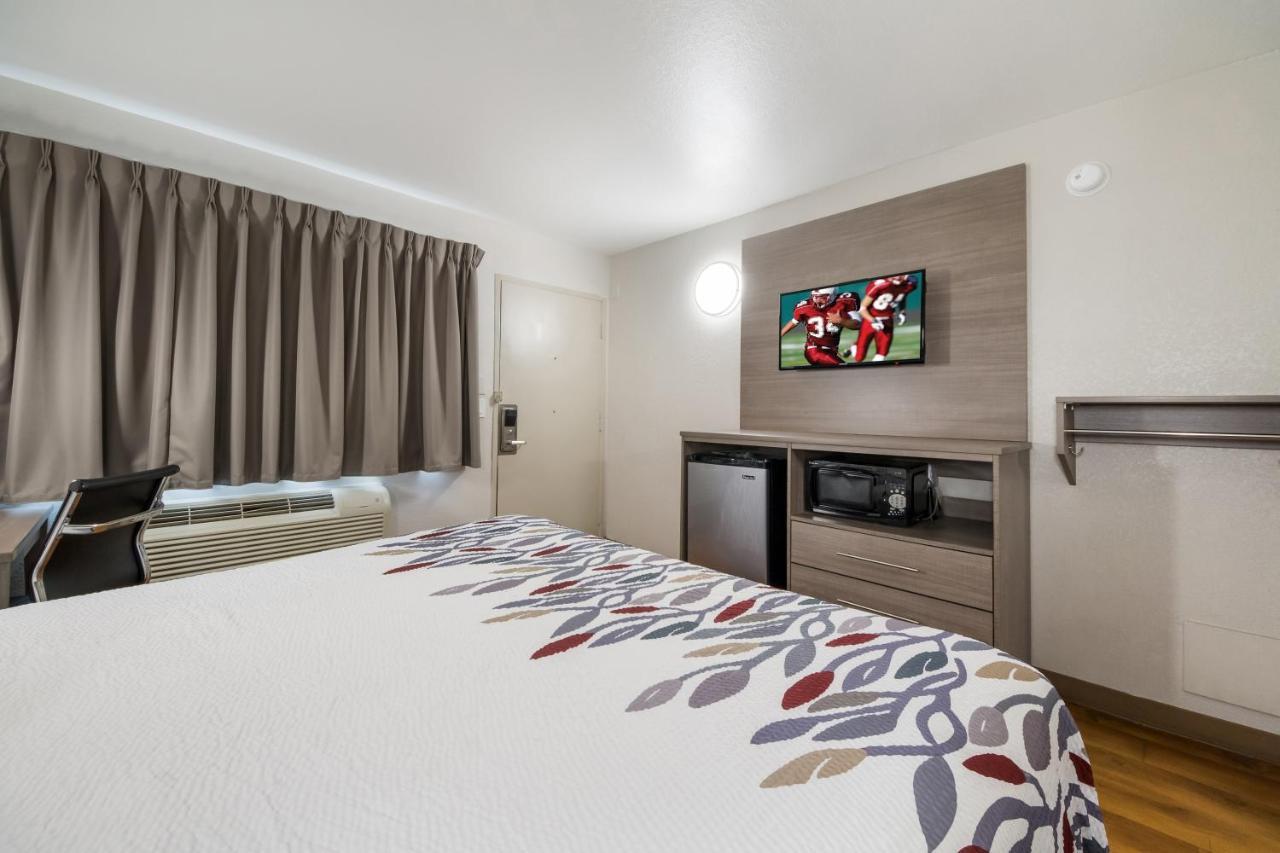 Red Roof Inn San Antonio E - Frost Bank Center 외부 사진