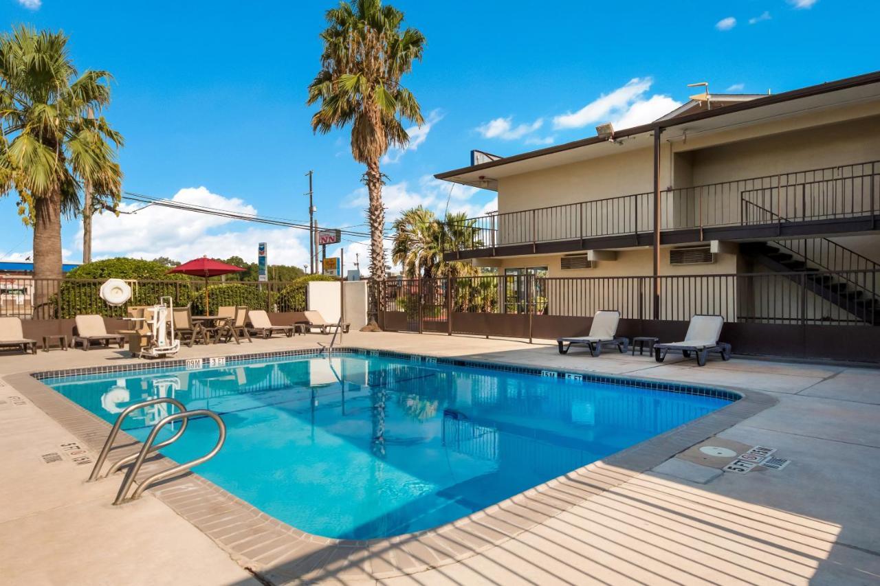 Red Roof Inn San Antonio E - Frost Bank Center 외부 사진
