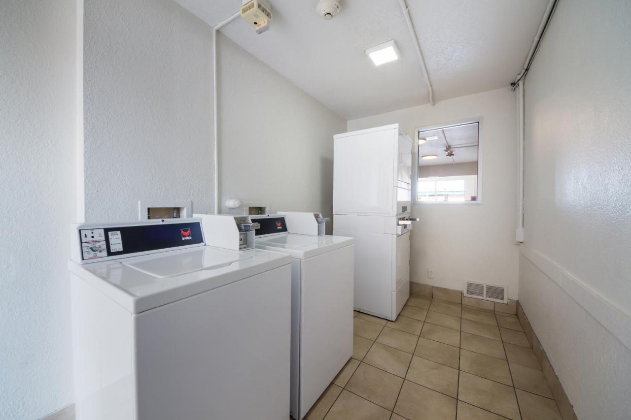 Red Roof Inn San Antonio E - Frost Bank Center 외부 사진