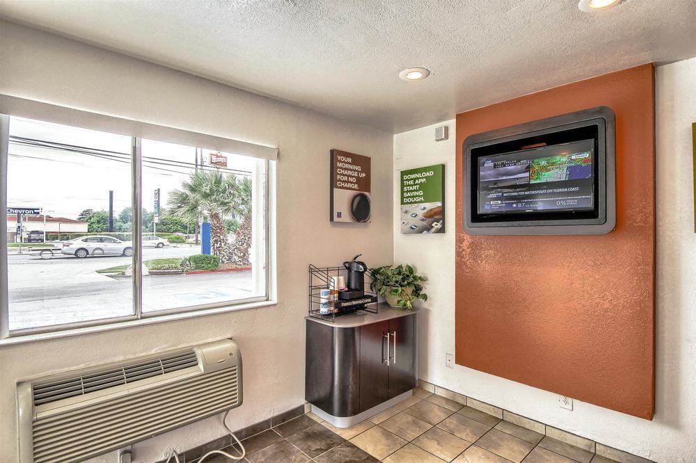 Red Roof Inn San Antonio E - Frost Bank Center 외부 사진