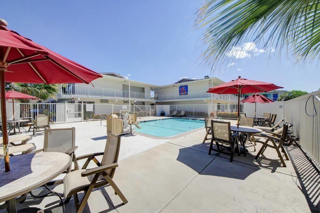 Red Roof Inn San Antonio E - Frost Bank Center 외부 사진