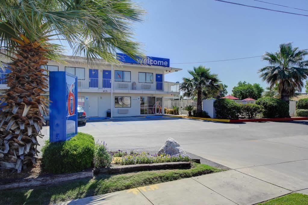Red Roof Inn San Antonio E - Frost Bank Center 외부 사진