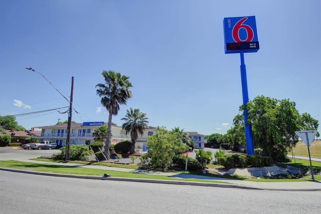 Red Roof Inn San Antonio E - Frost Bank Center 외부 사진