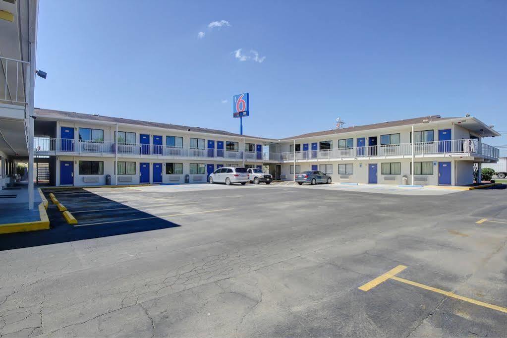 Red Roof Inn San Antonio E - Frost Bank Center 외부 사진